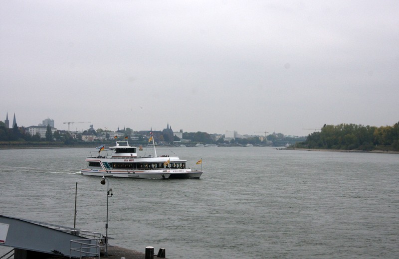Schiff auf dem Rhein
