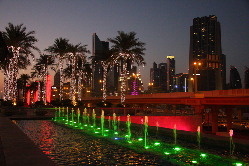 Am Haupteingang der Dubai Mall
