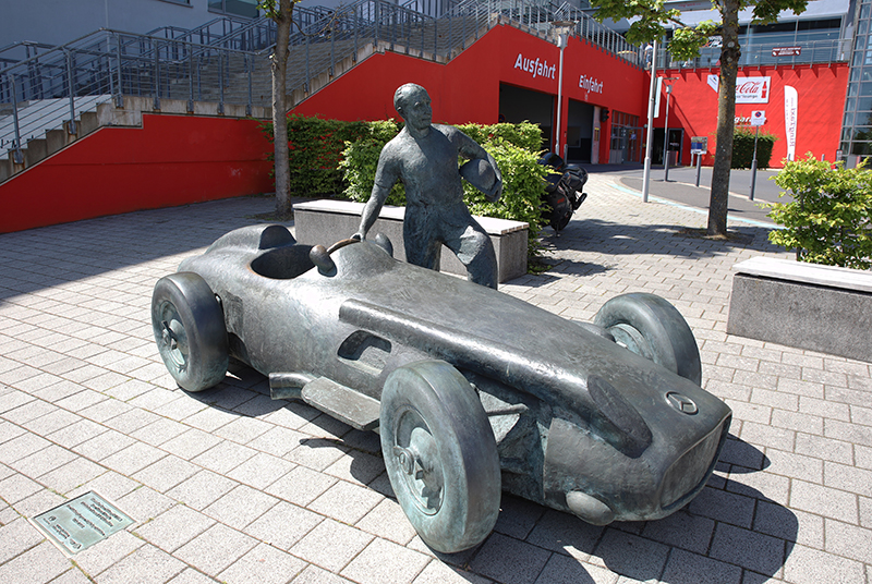 Denkmal fÃ¼r den Automobilrennfahrer Juan Manuel Fangio am NÃ¼rburgring
