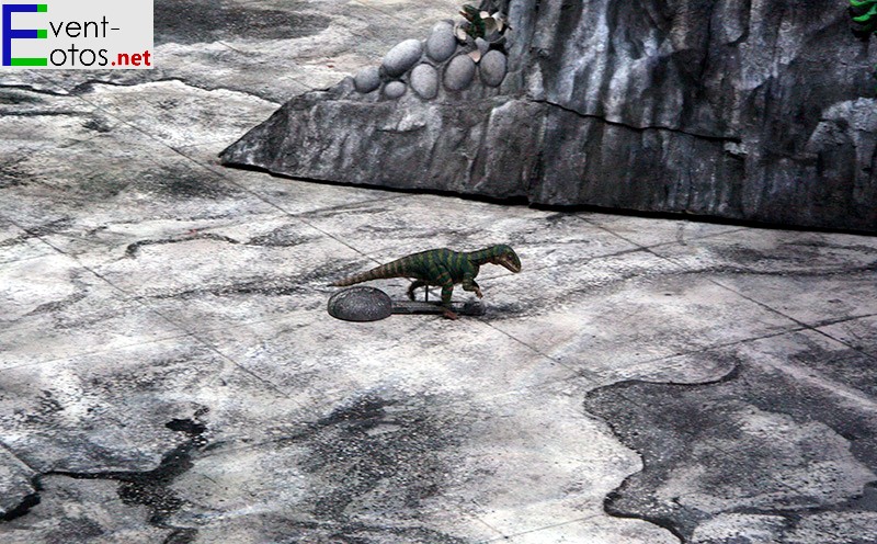 Baby-Plateosaurus geht auf Erkundung
