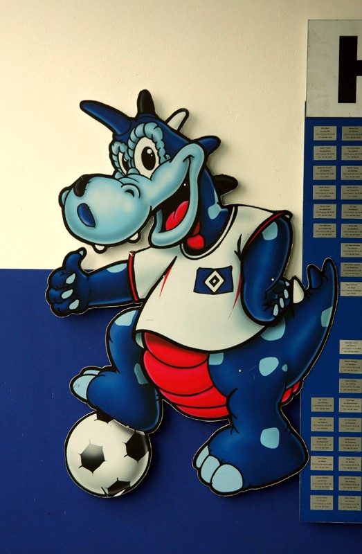 Der HSV-Dino (Maskottchen)
