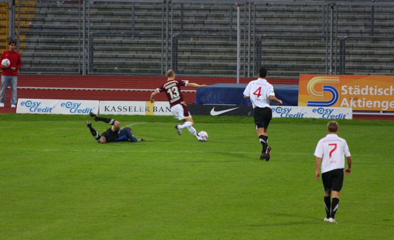 Hannovers Jan Schlaudraff erzielt gleich das 1:0
