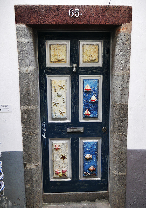 Bunte TÃ¼ren in der Rua de Santa Maria, Funchal
