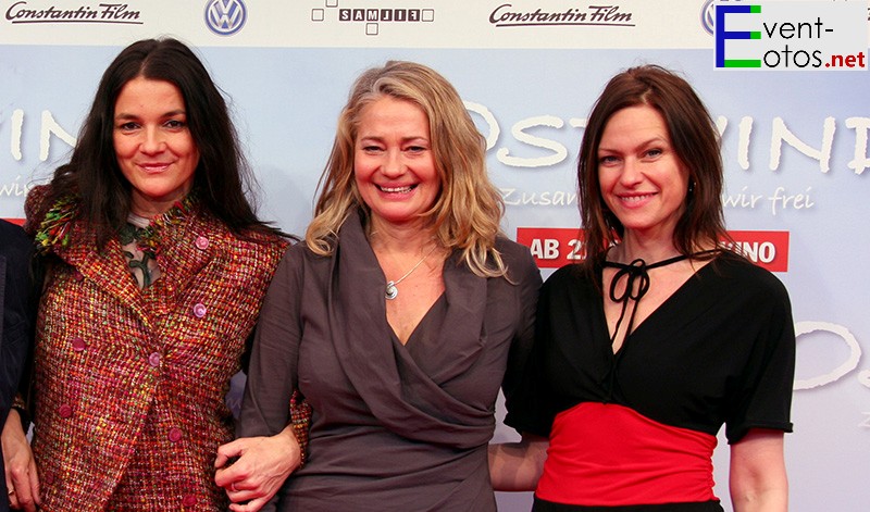 Katja von Garnier und Nina KronjÃ¤ger mit Produzentin Ewa KarlstrÃ¶m
