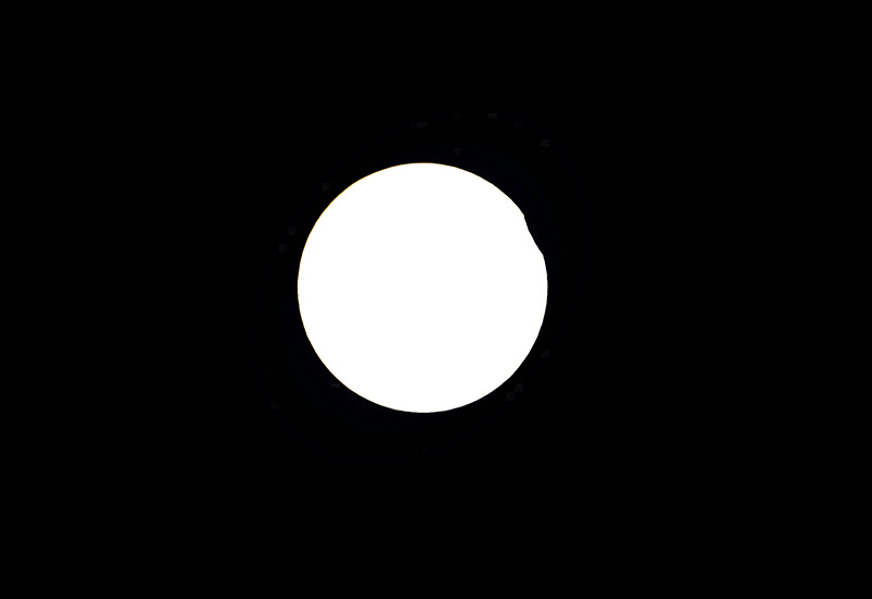 Erste Ãœberlagerung der Sonne vom Mond um 9:32 Uhr
