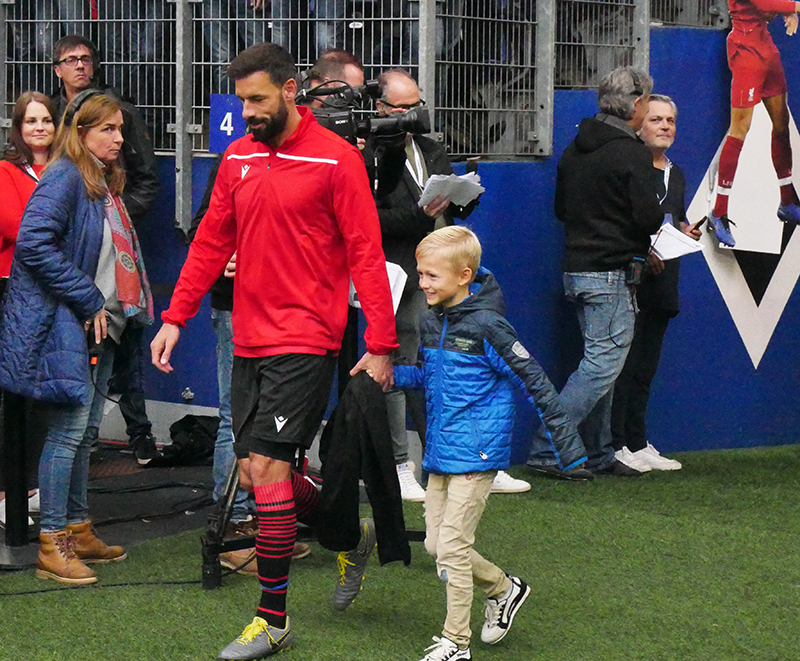 Ruud van Nistelrooy mit Arjen Robbens Sohn Kai
