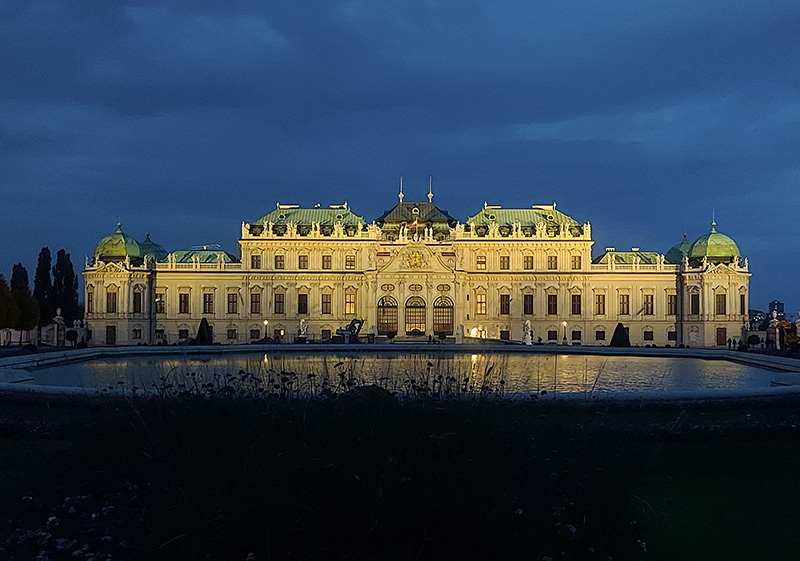 Schloss Bellevue Wien by Night
