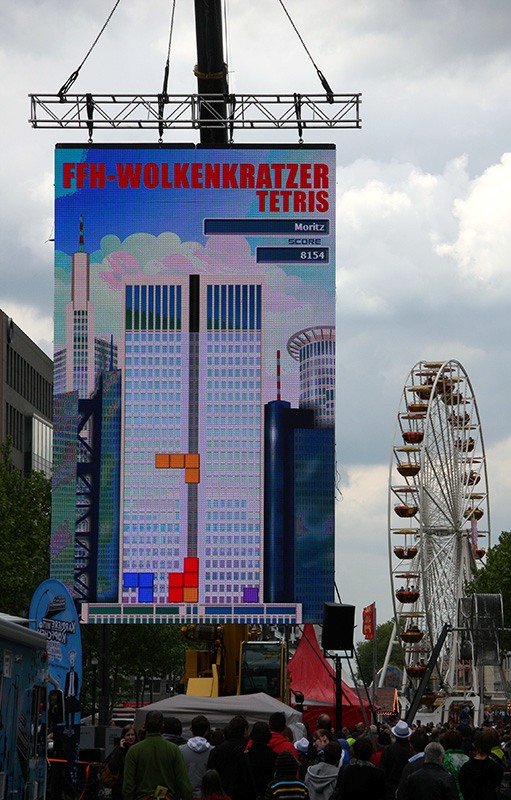Wolkenkratzer-Tetris und Riesenrad
