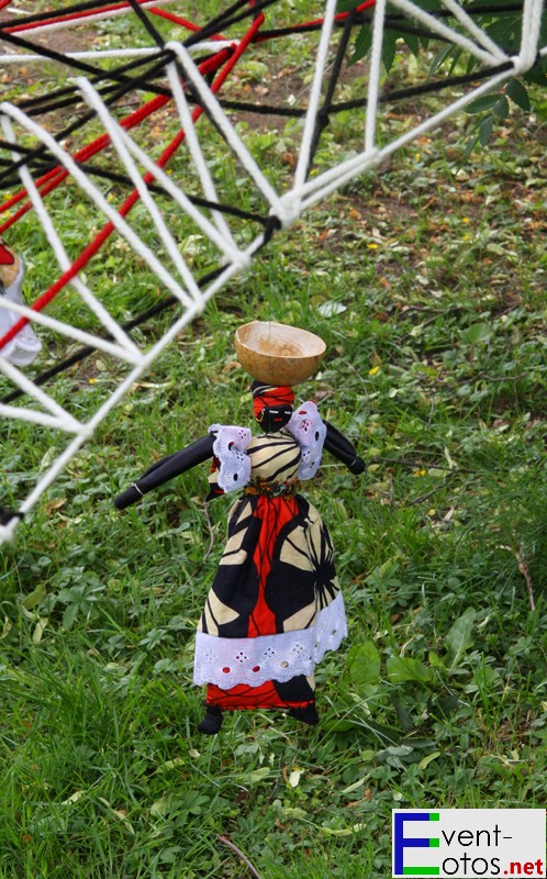 Unbekannt - "Puppe im Netz" - Karlsaue
